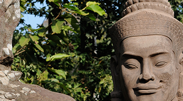 Les têtes des statues à Angkor Wat du Cambodge