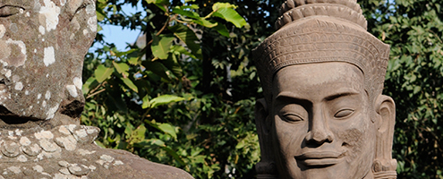 Les têtes des statues à Angkor Wat du Cambodge