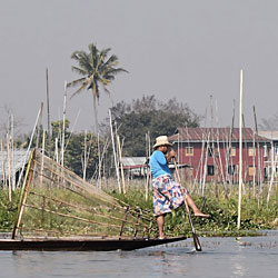 Pêcheur sur le lac Inle au Myanmar