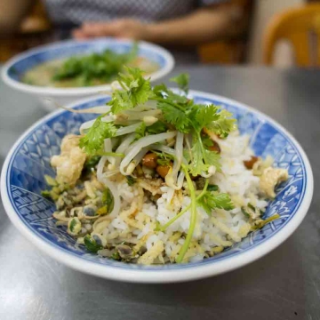 Goûter à la cuisine de Hué avec Carnets d'Asie