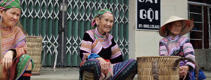 Femmes de l'ethnie Hmong au marché hebdomadaire de Bac Ha au nord Vietnam