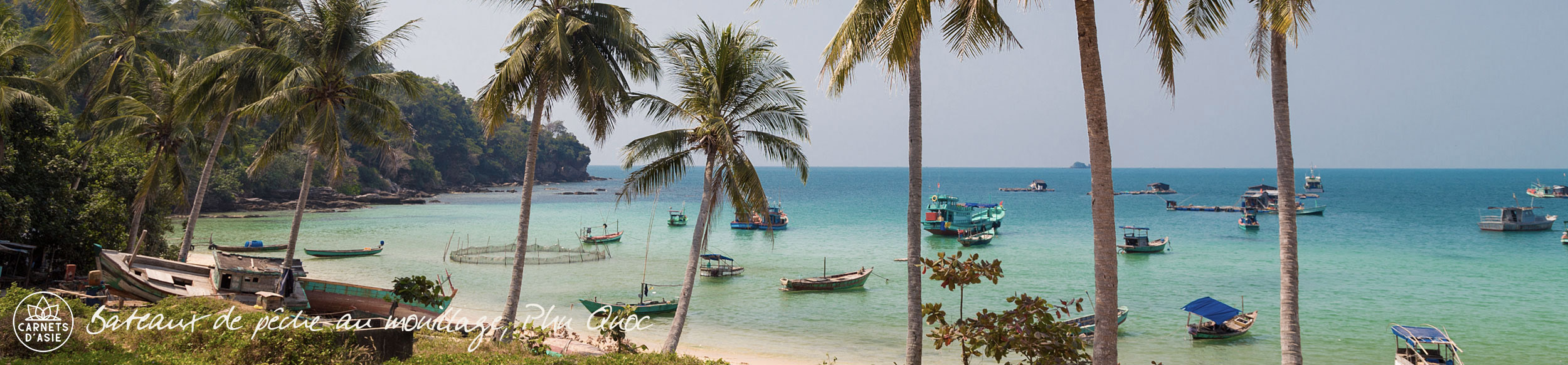 Plage et bateaux de pêcheurs sur l'île de Phu Quoc au sud Vietnam