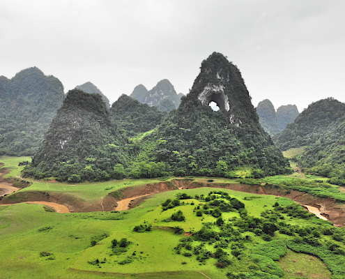 Montagne percée, Nui Mat Than, dans la province de Cao Bang au Vietnam