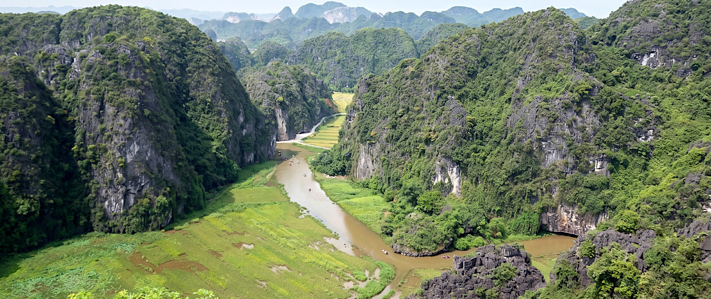 panorama depuis la colline du dragon à Trang An