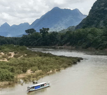 navigation sur la rivière Nam Ou au Nord Laos