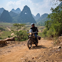 road trip moto à la montagne percée à Cao Bang